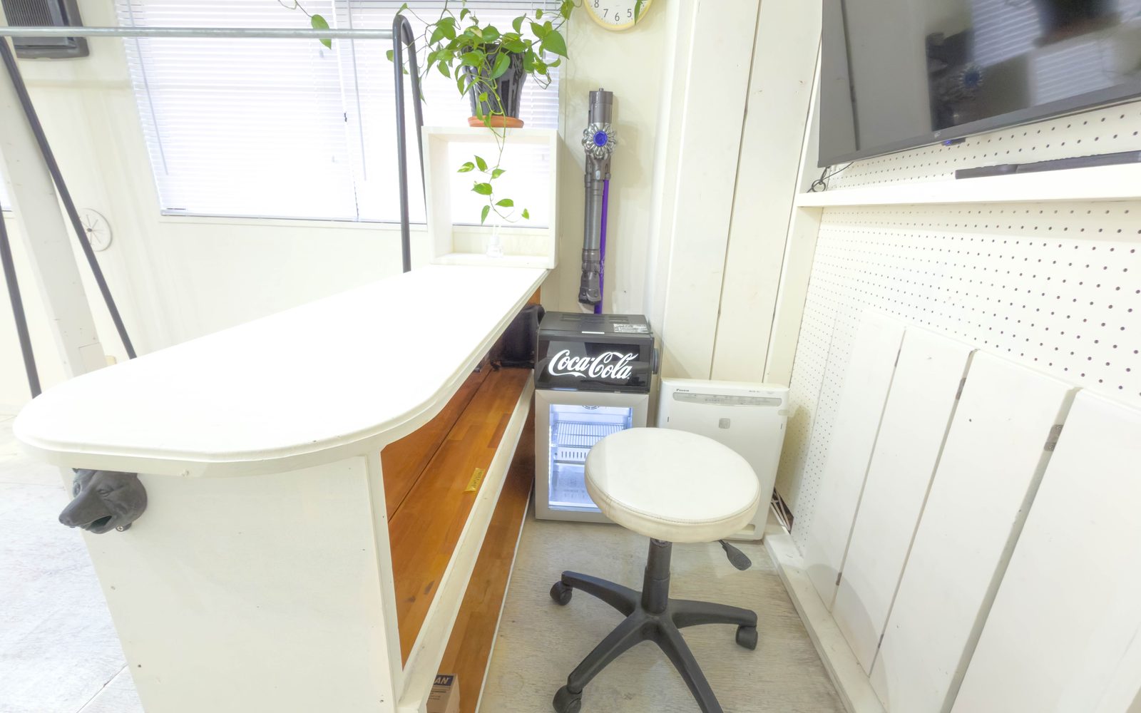 DSP Showroom! のカウンターまわり：受付・物販スペース